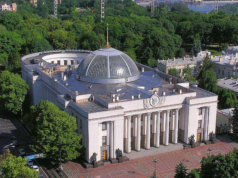 ukrayna-parlamentosu-olayli-acildi