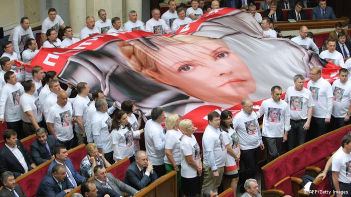 ab-ukrayna-iliskilerinde-deprem-ortaklik-anlasmasi-rafa-kaldirildi